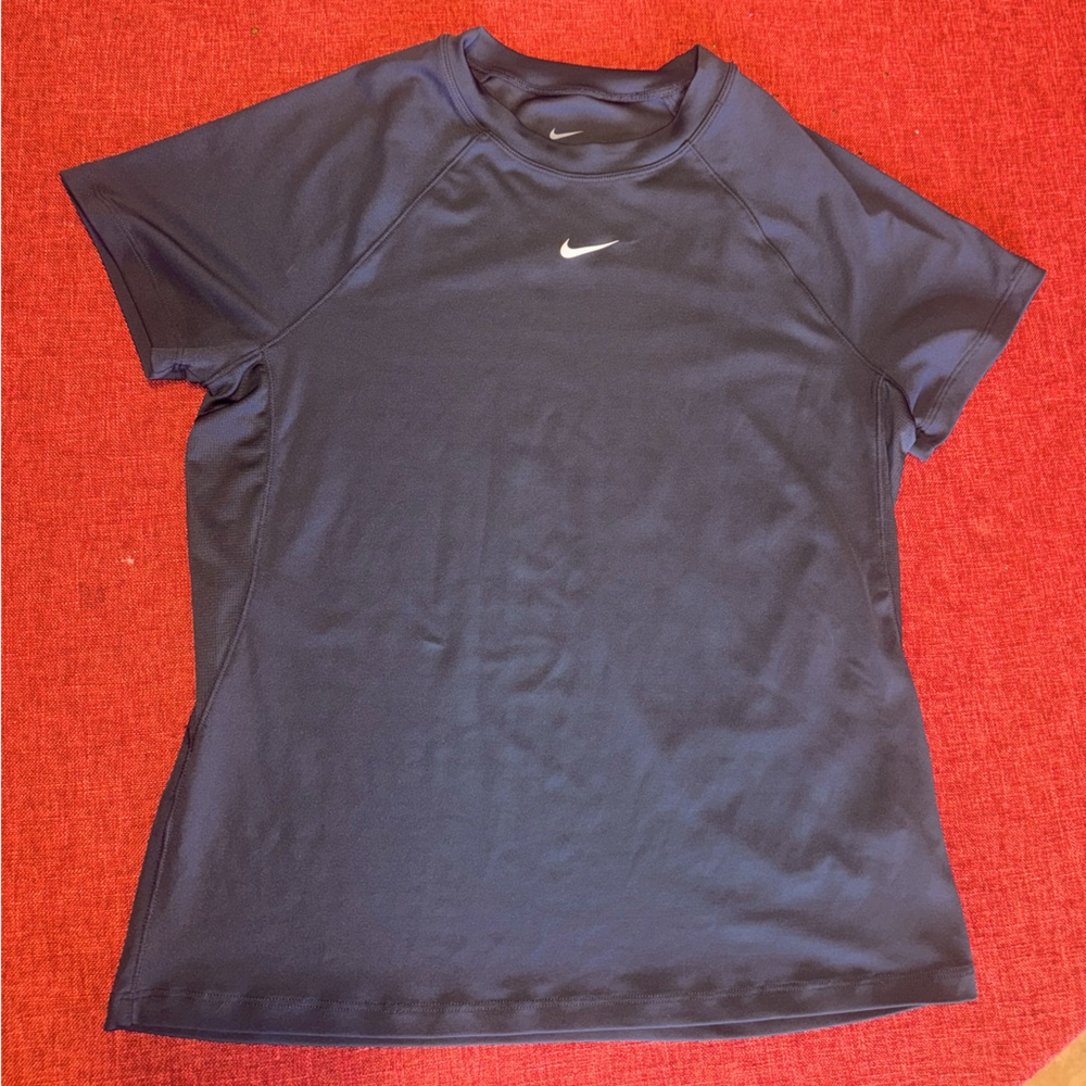 👉🏼Like New👈🏼 Women’s Nike Drifit Short Sleeve Navy Top Size: L